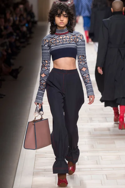 Look 32